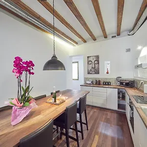 barcelonaforrent-alessandra-central-ramblas-apartment.catalonia-hotels.com/